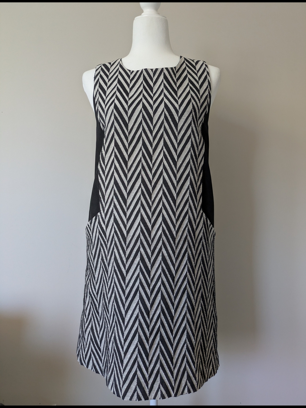 HD in Paris Black & White Chevron Sleeveless Mini Dress